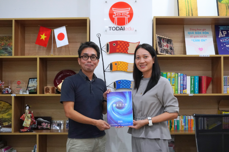 Đại diện đại học Eikei đến thăm và làm việc với TODAIedu