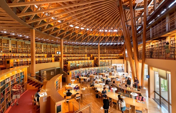Trường sở hữu thư viện khổng lồ cùng nhiều cơ sở vật chất hiện đại, chất lượng
