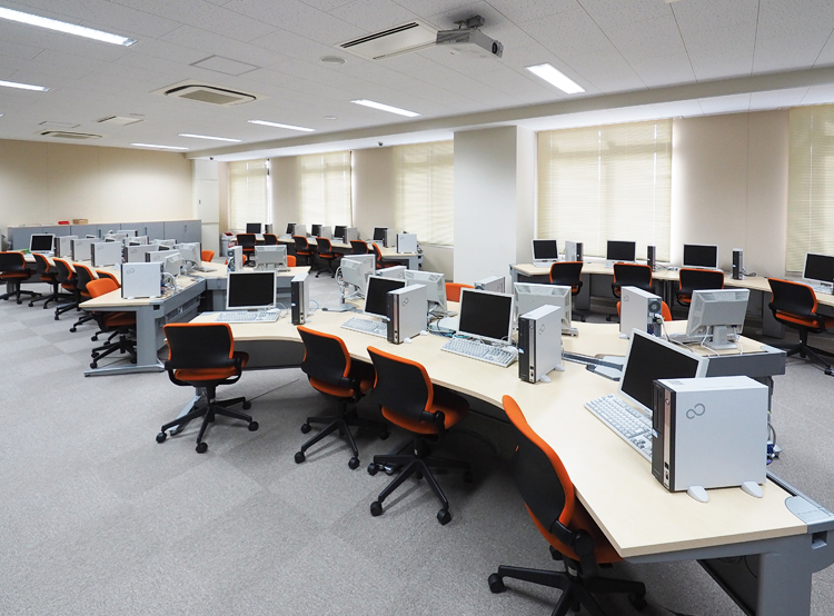 Phòng máy tính của trường Sendai Ikuei cơ sở Miyagino